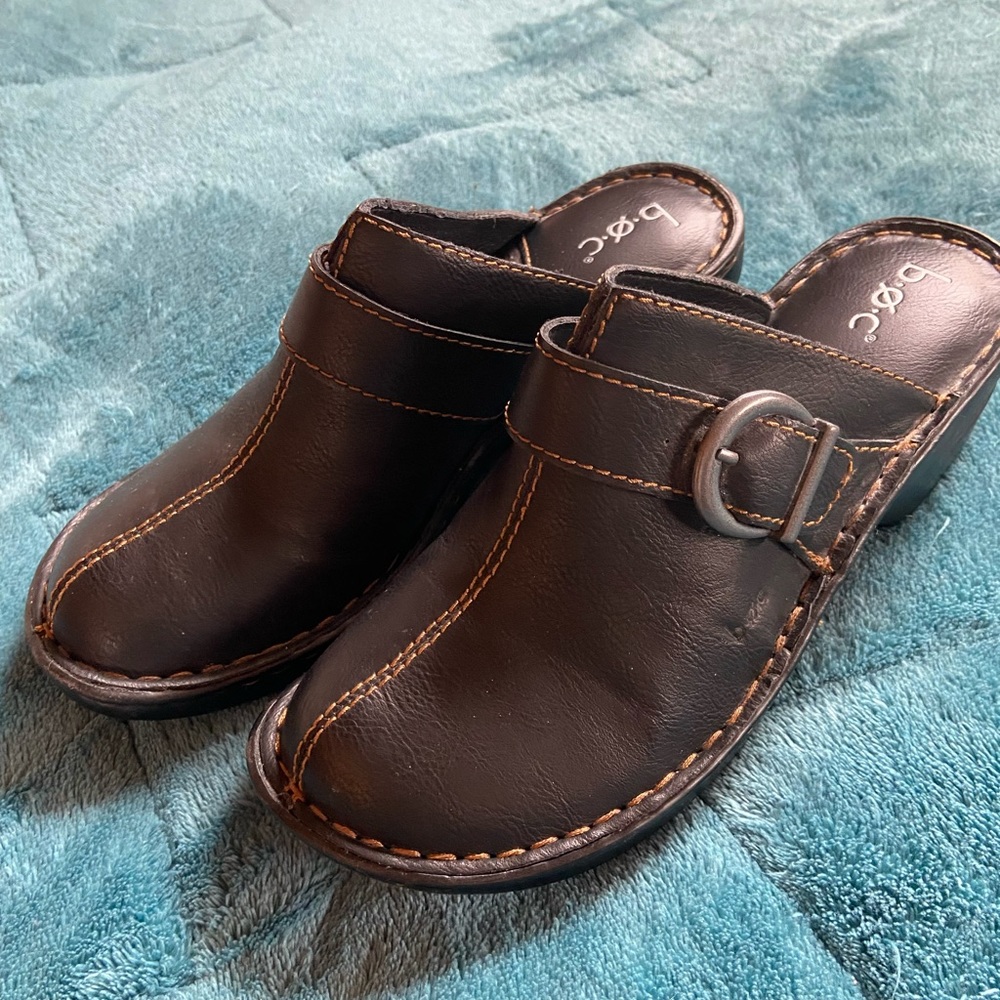 Woman’s Leather Mules